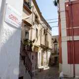 Con il Regio decreto n.364 del 16 febbraio 1928 l�ex comune di Carbonara, a sud del centro cittadino, fu il primo (assieme a Ceglie del Campo) a essere annesso a Bari. Rappresenta il quartiere pi� esteso della citt�, con i suoi 18,42 km2